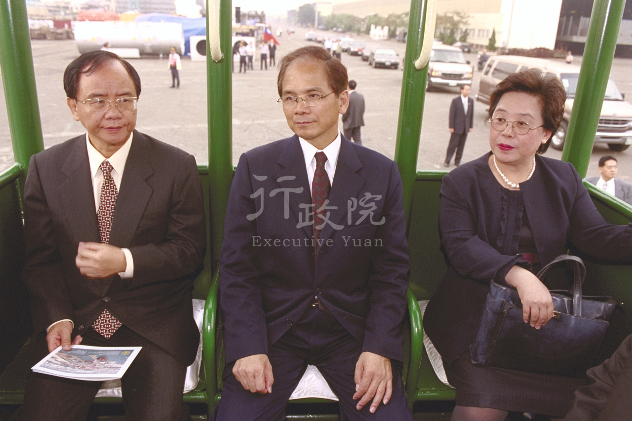 2003年11月23日行政院長游錫堃參加中船30週年慶 　共2張