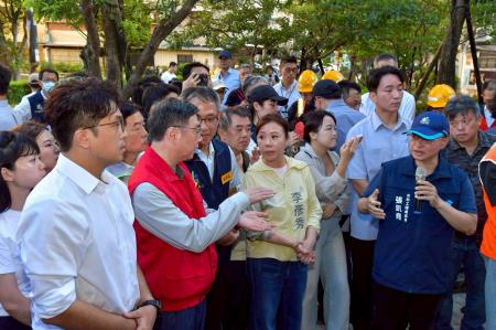 2026年7月9日行政院長卓榮泰視察內湖區金龍路防颱整備情形 　共8張