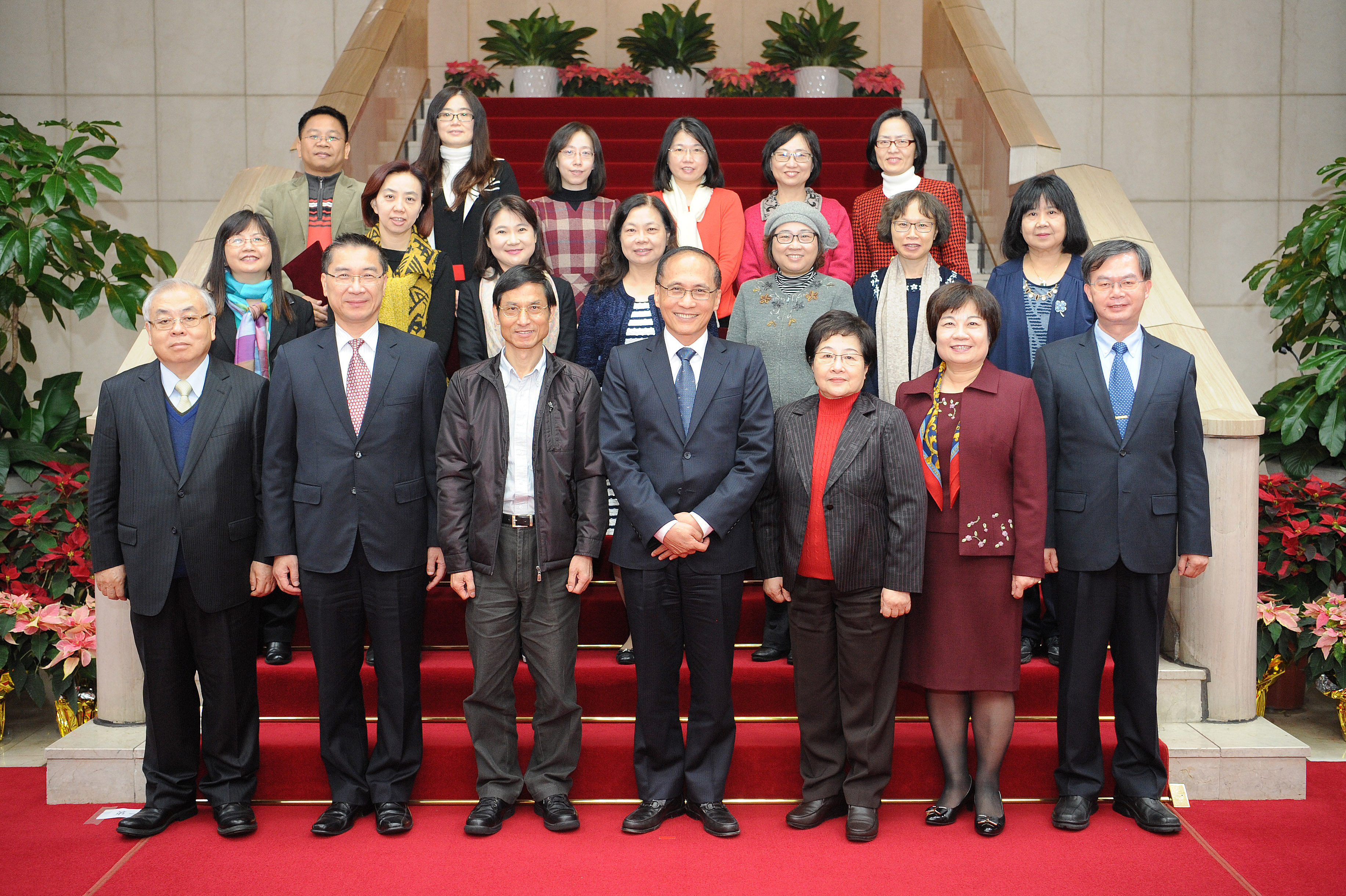 林揆：持續推動相關社福政策 以因應社會變遷照顧弱勢者基本生活需求　共2張