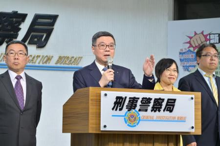 2024年7月10日行政院長卓榮泰出席「重大電信網路詐欺暨掃黑案件查緝成果記者會」　共10張