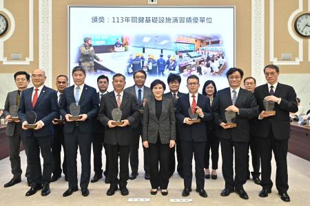 2025年2月19日行政院副院長鄭麗君主持國土安全政策會報第15次會議 　共6張