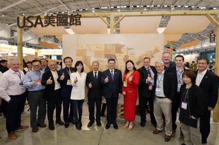 行政院長卓榮泰出席「第36屆台北國際建築建材暨產品展」開幕典禮　共6張