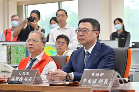 2024年7月21日行政院長卓榮泰視察中央氣象署並聽取113年第3號颱風凱米動態情形。