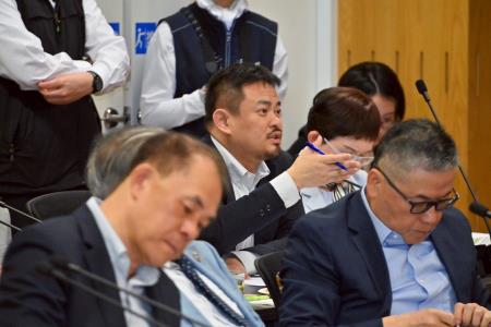 2025年4月13日行政院長卓榮泰出席高雄產業座談會_6 　共10張