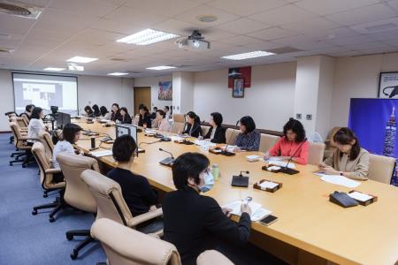 .王美花部長出席APEC婦女與經濟論壇視訊會議 　共2張