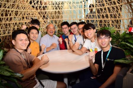 2020年7月17日行政院長蘇貞昌參訪臺灣微軟股份有限公司1658246　共6張