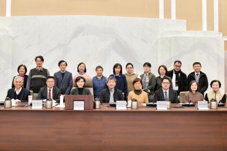 2025年1月10日行政院副院長鄭麗君主持長照推動小組諮詢會議S__17498172_0 　共8張
