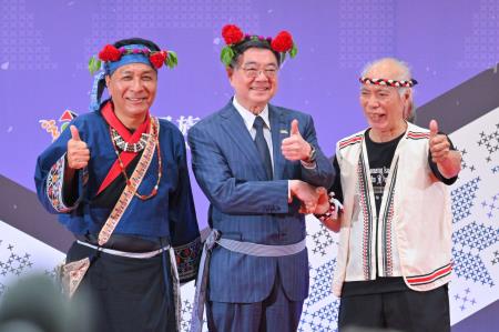 2026年7月30日行政院長卓榮泰出席「西拉雅族民族核定暨正名宣告典禮」 　共8張
