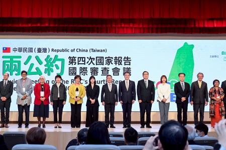 2026年5月11日行政院長卓榮泰出席「兩公約第四次國家報告國際審查會議」開幕式 　共7張