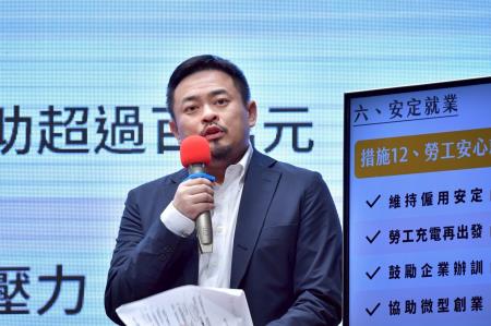 2025年4月4日行政院長卓榮泰出席「因應美國關稅 我國出口供應鏈支持方案」記者會 　共11張