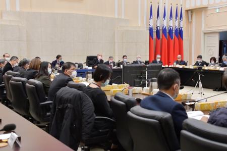 2022年12月28日行政院長蘇貞昌主持行政院性別平等會第27次委員會議-S__114933864 　共3張