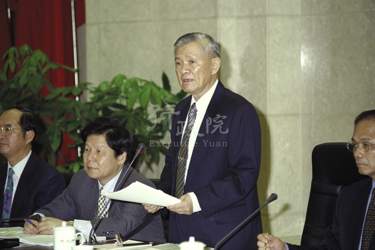 2000年5月24日唐飛院長主持新任內閣部會首長第一次院會 共1張 　共1張