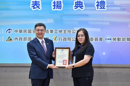 2026年7月16日行政院長卓榮泰出席「第11屆優良工地主任表揚典禮」 　共7張