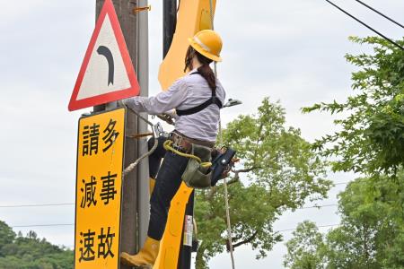 卓院長今（25）日視察「台電公司桃園區處穩定供電作業」照片 共9張　共9張