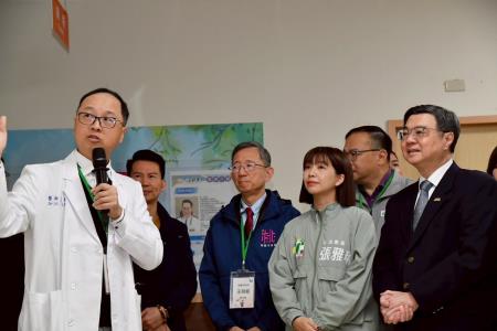 2026年1月25日行政院長卓榮泰訪視週日及國定假日輕急症中心（UCC）　共7張