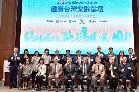 2026年2月3日行政院長卓榮泰出席「2026 健康台灣樂齡論壇：迎向超高齡社會的挑戰與契機」開幕典禮 　共4張