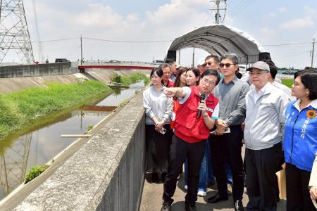 2025年7月5日行政院長卓榮泰視察雲林大埤鄉延潭大排整體治理 　共7張