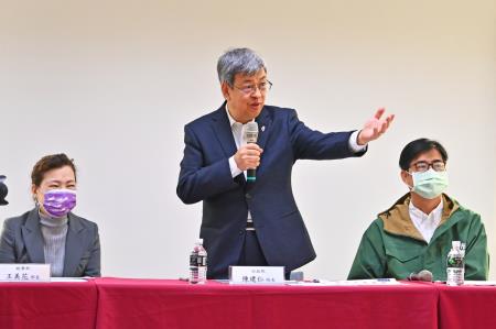 2023年2月3日行政院長陳建仁參訪朝友工業公司暨螺絲螺帽產業座談會6　共10張