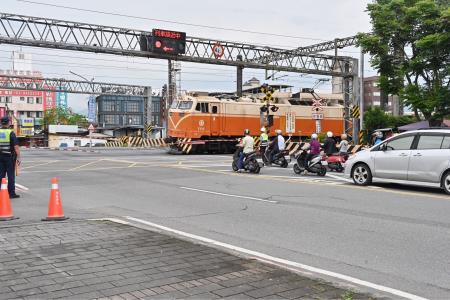 陳院長今(26)日視察「宜蘭至羅東鐵路高架化計畫」照片 共7張