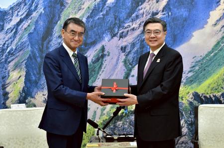 2025年12月24日行政院長卓榮泰接見日本前外務大臣河野太郎眾議員一行　共7張