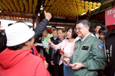 2026年2月20日行政院長卓榮泰赴東勢東聖宮參拜祈福 　共8張