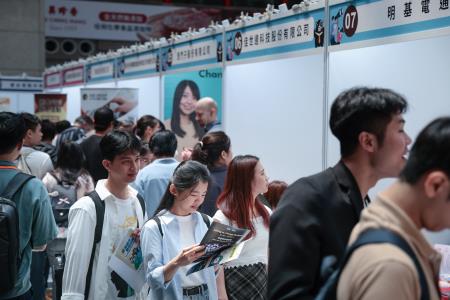 2026年4月11日行政院長卓榮泰出席「2026年僑生就業博覽會」 　共7張