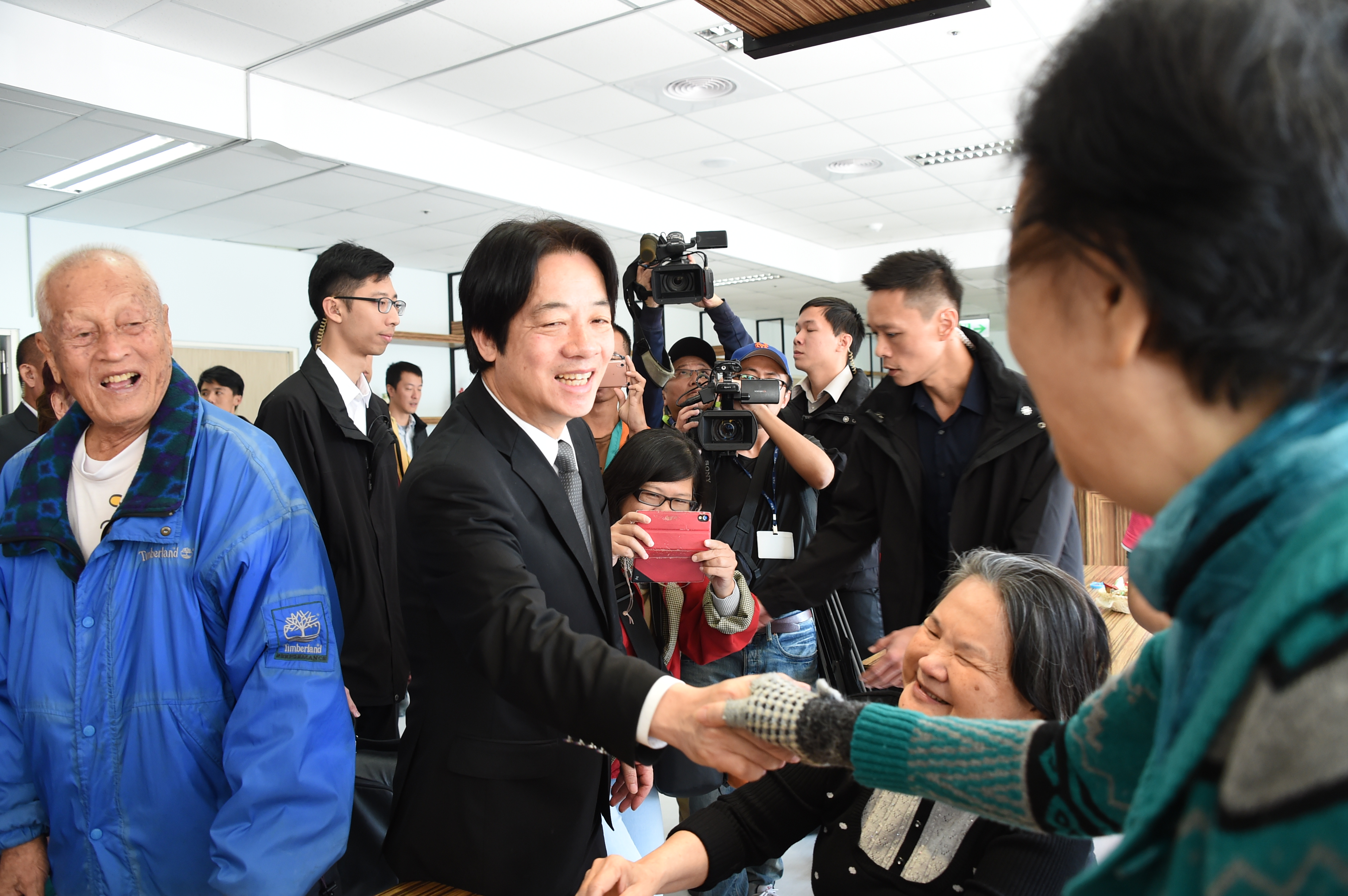 賴揆率行政團隊訪台南  盼落實長照2.0與前瞻基礎建設