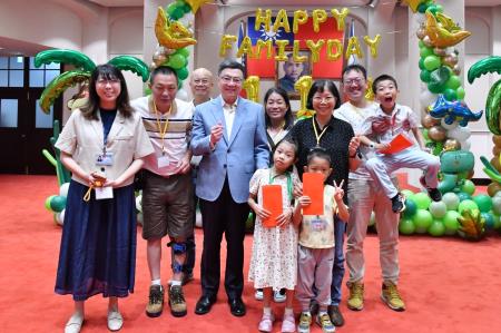 行政院長卓榮泰出席行政院親子日活動　共10張