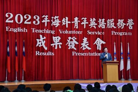 鄭文燦副院長出席「2023年海外青年英語服務營」成果發表暨惜別會_2　共6張