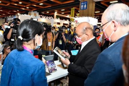 2022年6月5日行政院長蘇貞昌參觀2022台北國際書展_3　共11張