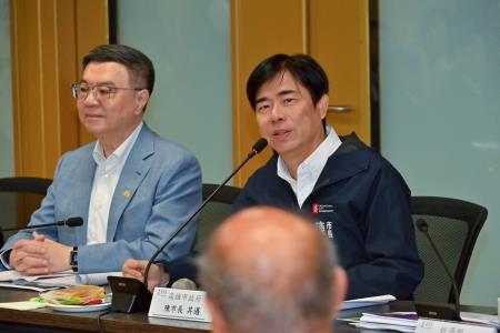 2025年4月13日行政院長卓榮泰出席高雄產業座談會_9 　共10張