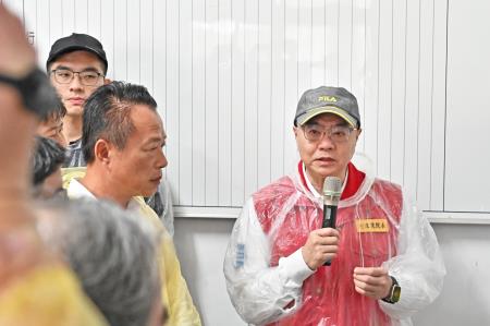 視察嘉義縣青木堂合作社網室木瓜災損情形 　共14張