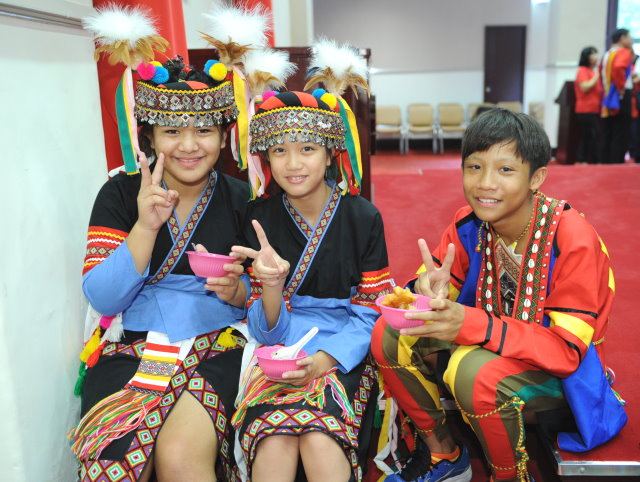 「拉阿魯哇族」及「卡那卡那富族」正式成為臺灣原住民族第15族、第16族 　共3張