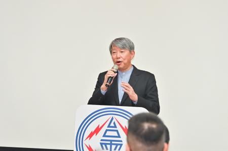 行政院長卓榮泰視察台中發電廠 　共5張