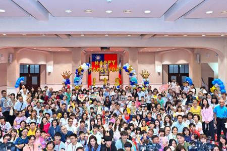 2026年8月14日行政院長卓榮泰出席行政院親子日活動 　共10張