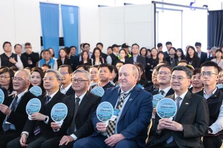 2026年3月26日行政院長卓榮泰出席臺灣美光苗栗銅鑼晶圓一廠揭牌典禮 　共5張