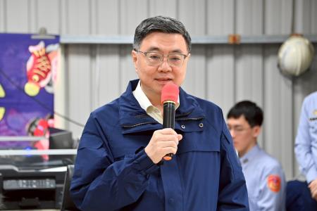 2026年5月1日行政院長卓榮泰視察海巡署第十海巡隊廳舍重建工程進度 　共8張
