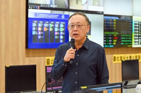 2025年10月3日行政院長卓榮泰視察114年中秋節連假鐵公路疏運辦理情形 　共8張