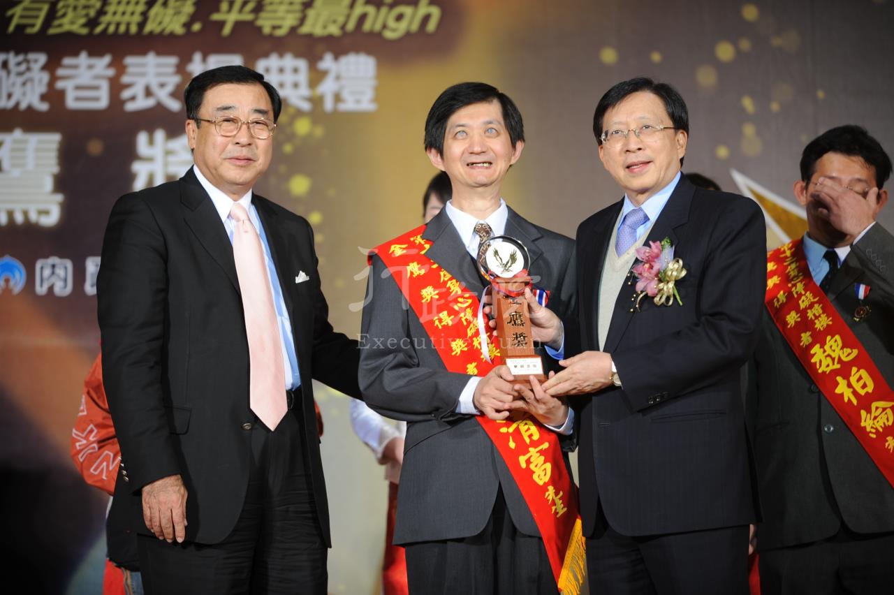 劉兆玄院長出席中華民國第12屆傑出身心障礙者表揚典禮 共2張 　共2張