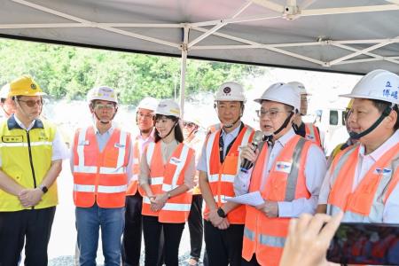 行政院長卓榮泰視察「匯德隧道北口 (石公溪土石流災害 )公路搶修暨西小清水溪橋緊急復原工程」