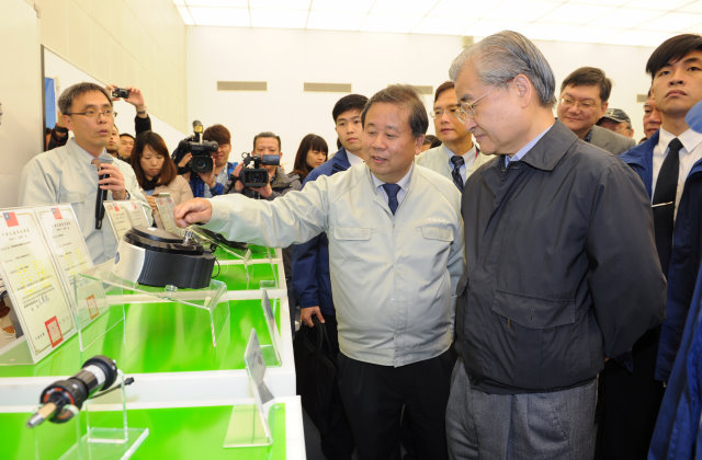 毛揆：機車電動化 向排碳宣戰 　共3張