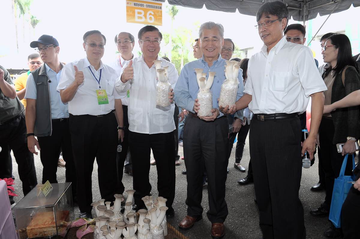 毛揆：運用「農業生產力4.0」 達生產智慧化目標 化解臺灣農業面臨困境 　共4張