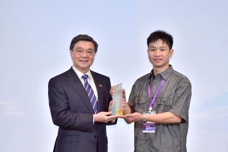 2026年4月29日行政院長卓榮泰出席115年紀念五一勞動節暨全國模範勞工表揚典禮 　共7張