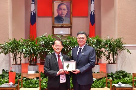 2025年2月24日行政院長卓榮泰接見「2025年海外二二八遺屬返鄉團」。 　共8張