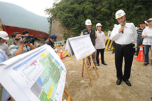 吳揆：橋樑照護採流域管理概念進步的作法，提早預警，避免意外傷亡 　共1張