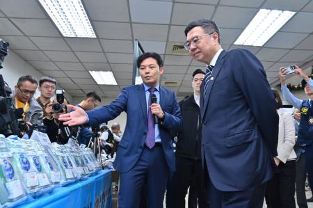 卓院長今(27)日出席「第11波安居緝毒專案」成果記者會照片 共10張