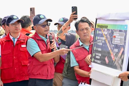 2024年10月5日行政院長卓榮泰視察屏東枋寮鄉海堤破損情形（含海水供應站建置狀況及全縣漁業損害）