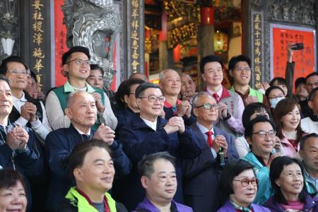 2025年1月30日_2行政院長卓榮泰南崁五福宮參拜祈福3　共8張