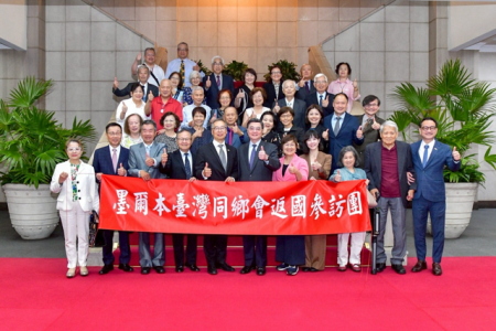 2026年4月13日行政院長卓榮泰接見「墨爾本臺灣同鄉會回國訪問團一行」 　共5張