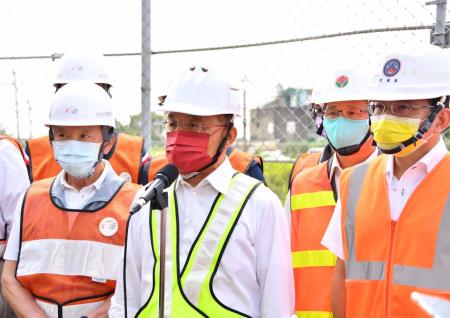 2021年8月8日行政院長蘇貞昌視察高鐵苗栗段邊坡滑動搶修情形
